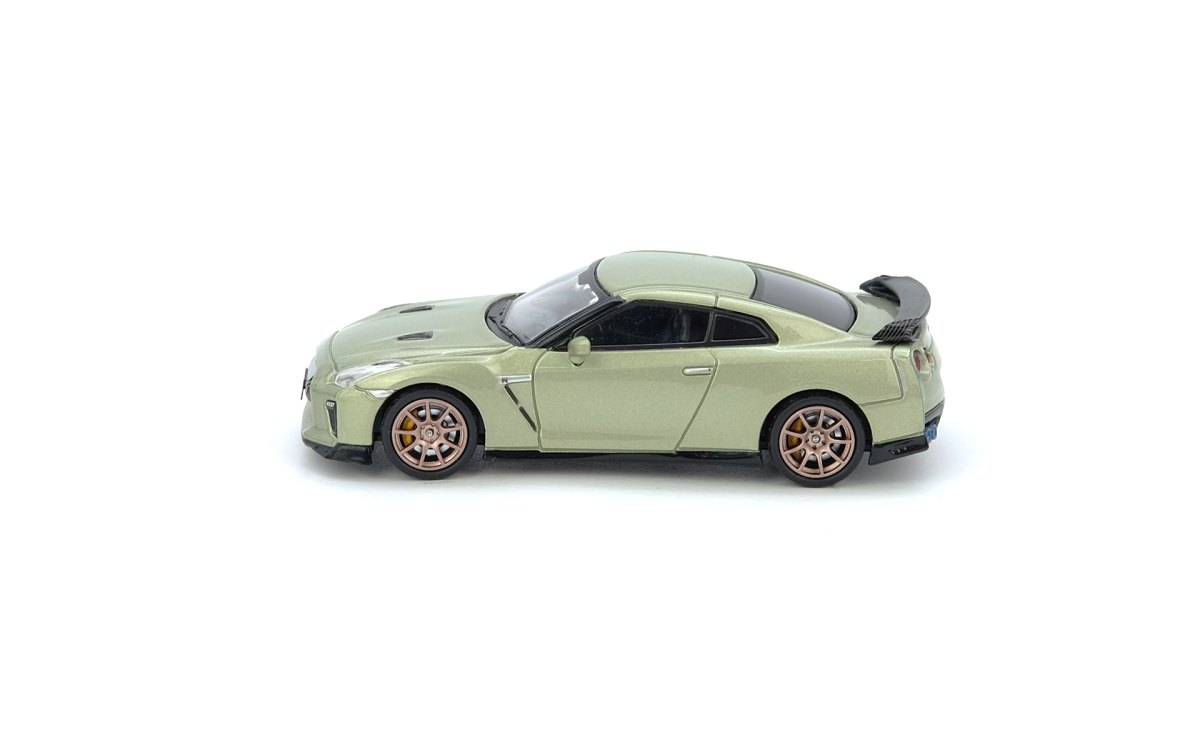 NISSAN GT-R (R35) Millennium Jade: No package: Image 3