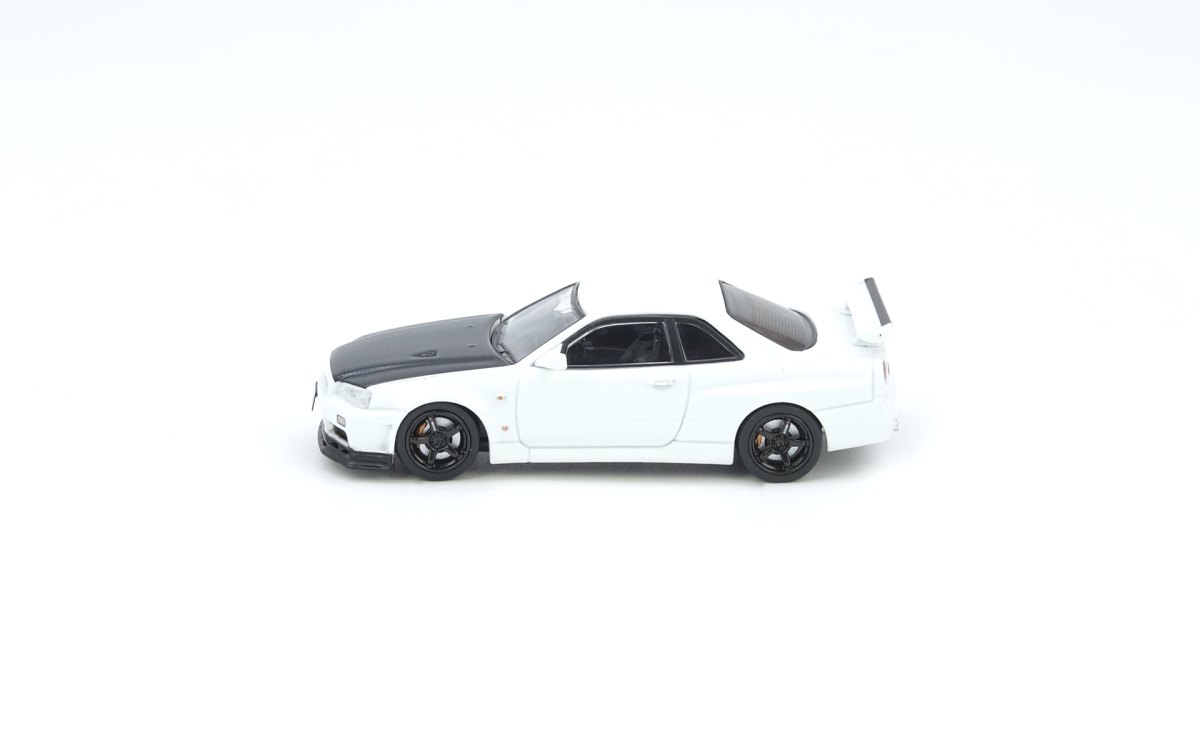 NISSAN SKYLINE GT-R (R34) V-Spec II N1 White with carbon hood: No package: Image 3