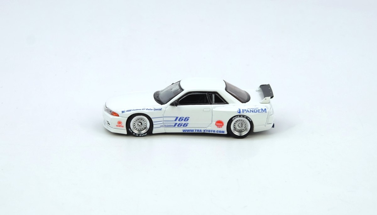 SKYLINE GT-R (R32) PANDEM / ROCKET BUNNY White: No package: Image 3