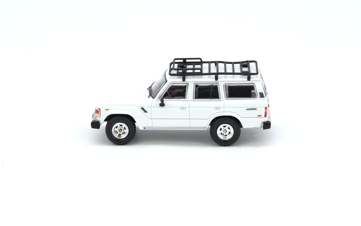 Toyota Land Cruiser (FJ60) White – Philippines TOYCON Event Exclusive Model: No package: Image 3