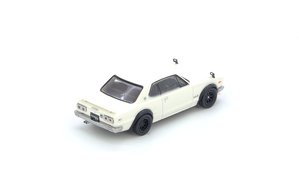 NISSAN SKYLINE 2000 GT-R (KPGC10) White: No package: Image 2