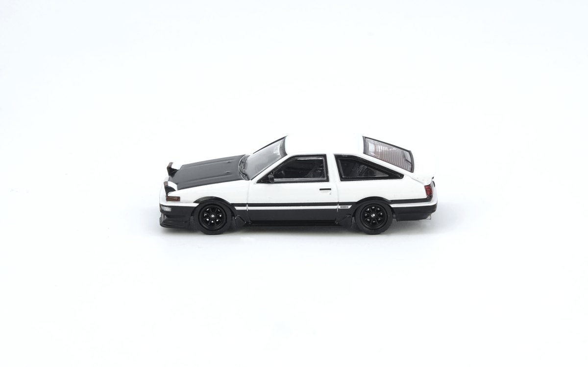 Toyota Sprinter Trueno (AE86) White/Black With Extra wheels and Extra decals – Japan Special Model: No package: Image 3