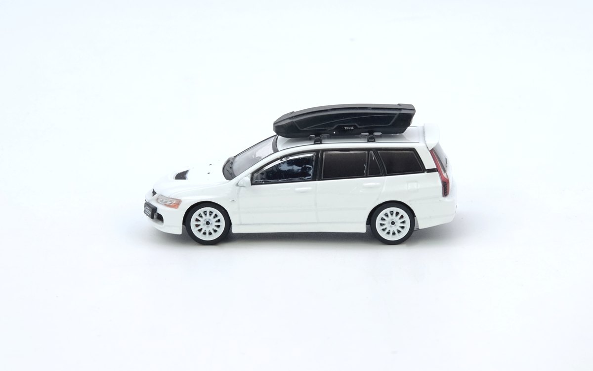 Mitsubishi Lancer Evolution IX Wagon White Pearl: No package: Image 3