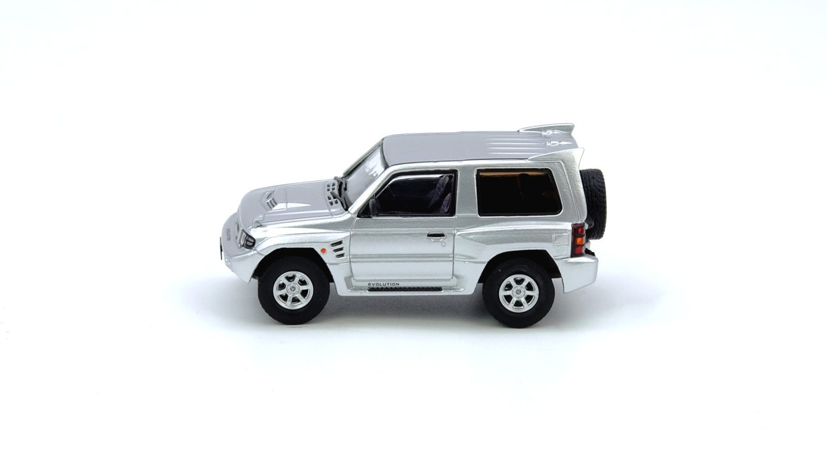 Mitsubishi Pajero Evolution Silver: No package: Image 3