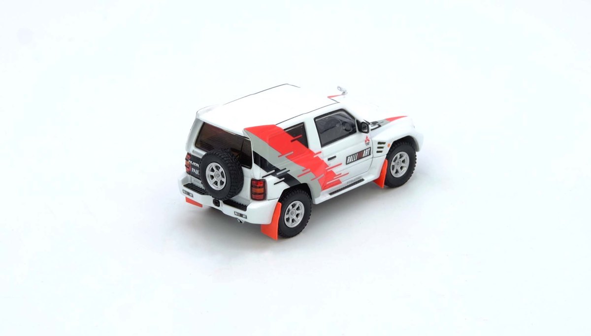 Mitsubishi Pajero Evolution “RALLIART” White: No package: Image 2