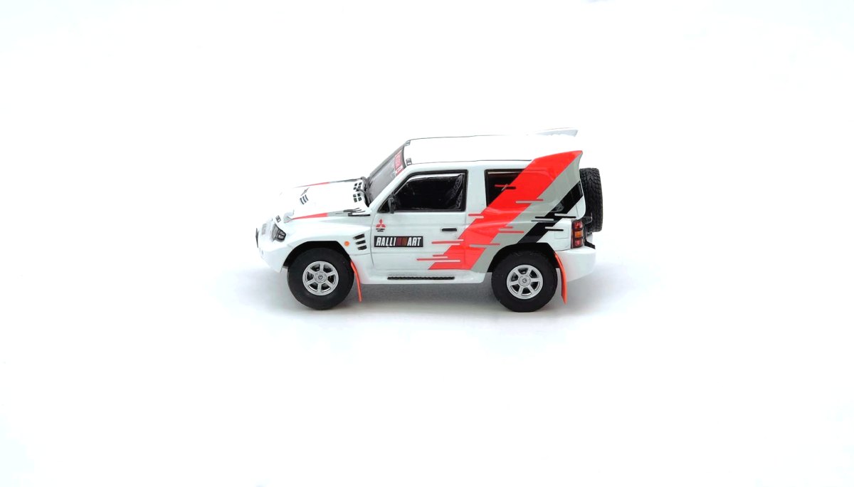 Mitsubishi Pajero Evolution “RALLIART” White: No package: Image 3