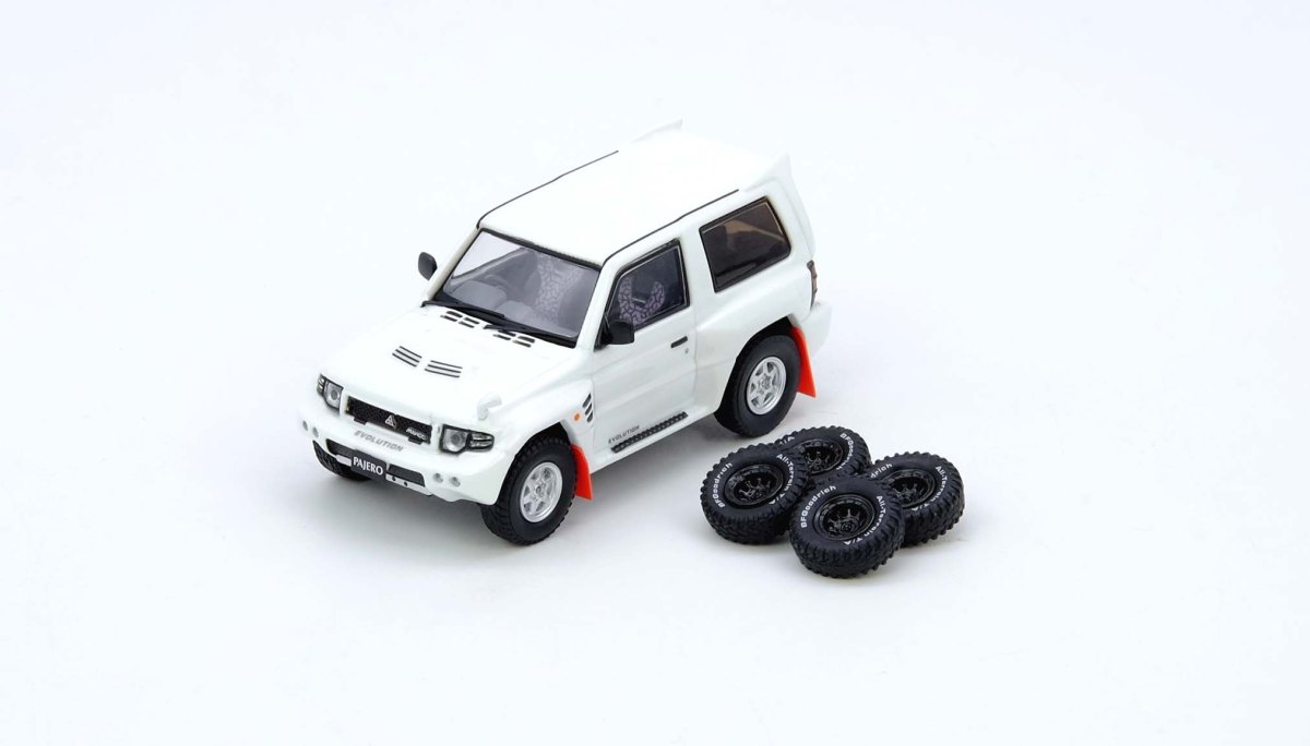 Mitsubishi Pajero Evolution White With Extra Wheels: No package: Image 4