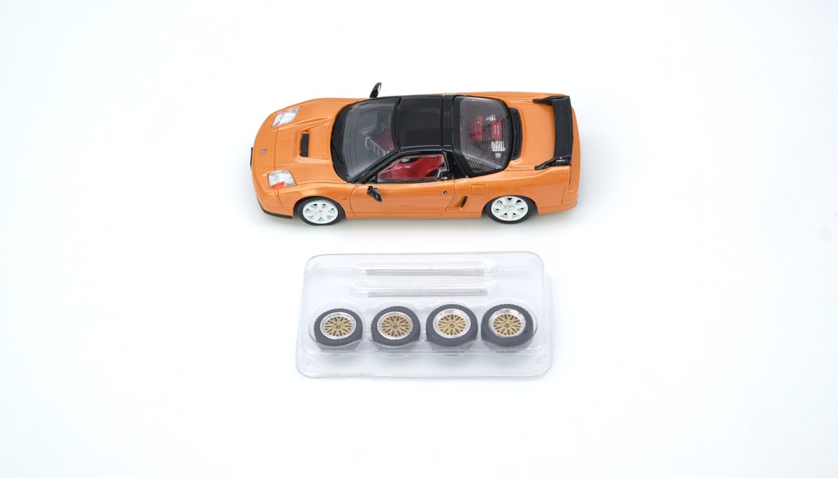Honda NSX-R (NA2) Imola Orange Pearl With Extra Wheels: No package: Image 3