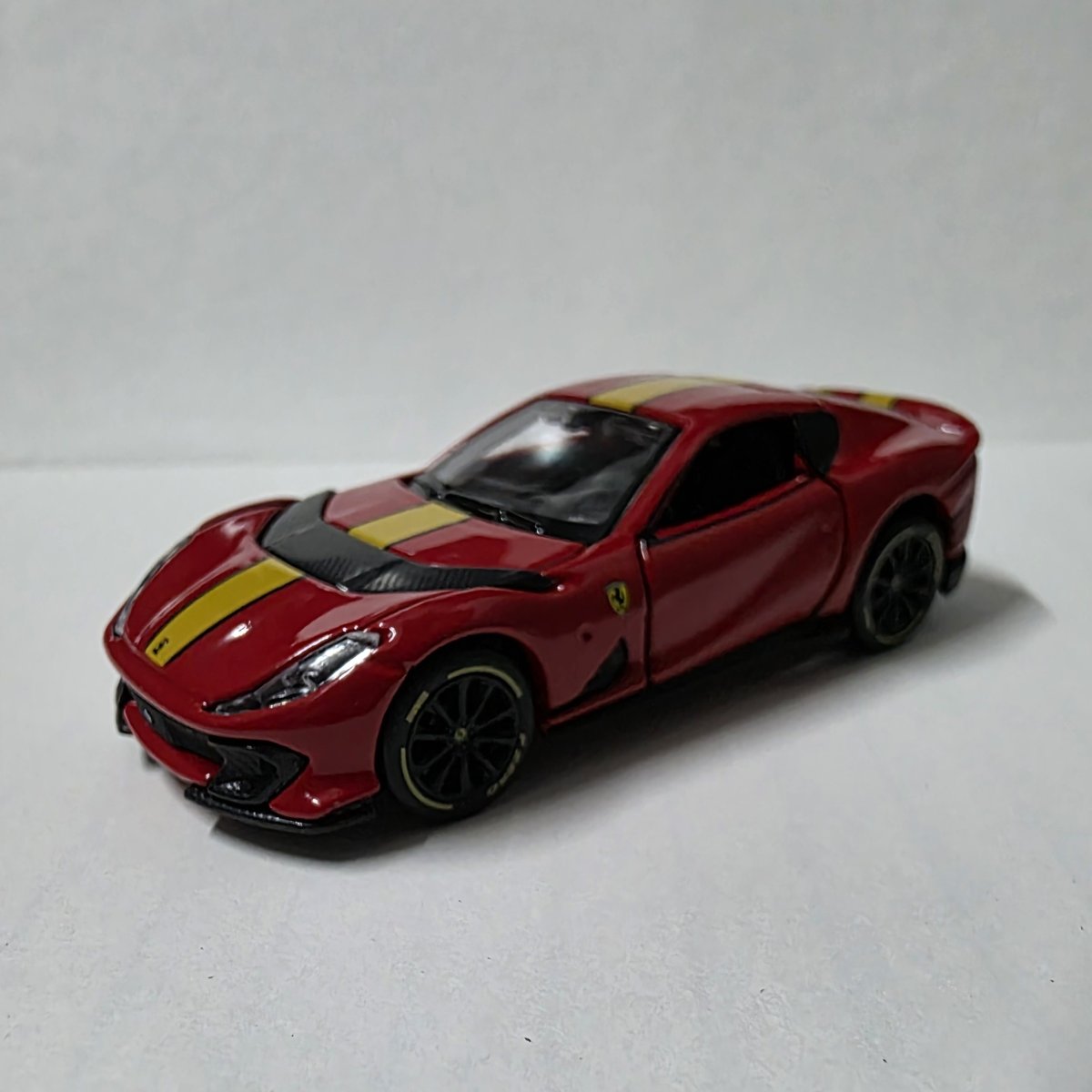 2024 Ferrari 812 Competizione Red: Image 2