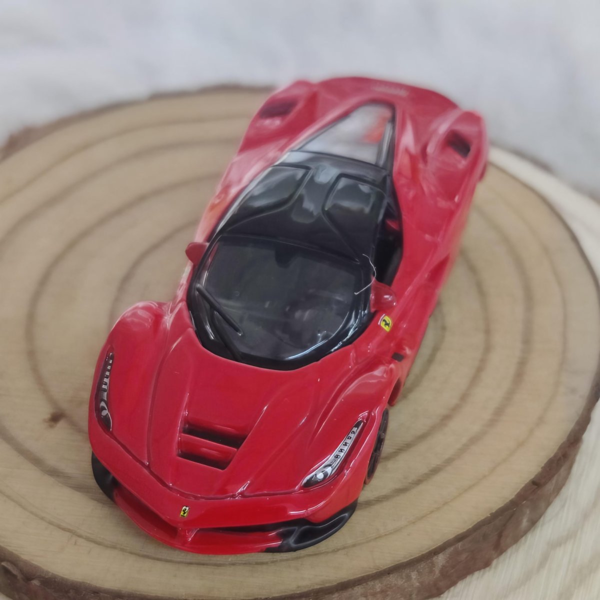 2015 Ferrari LaFerrari Red: Image 2