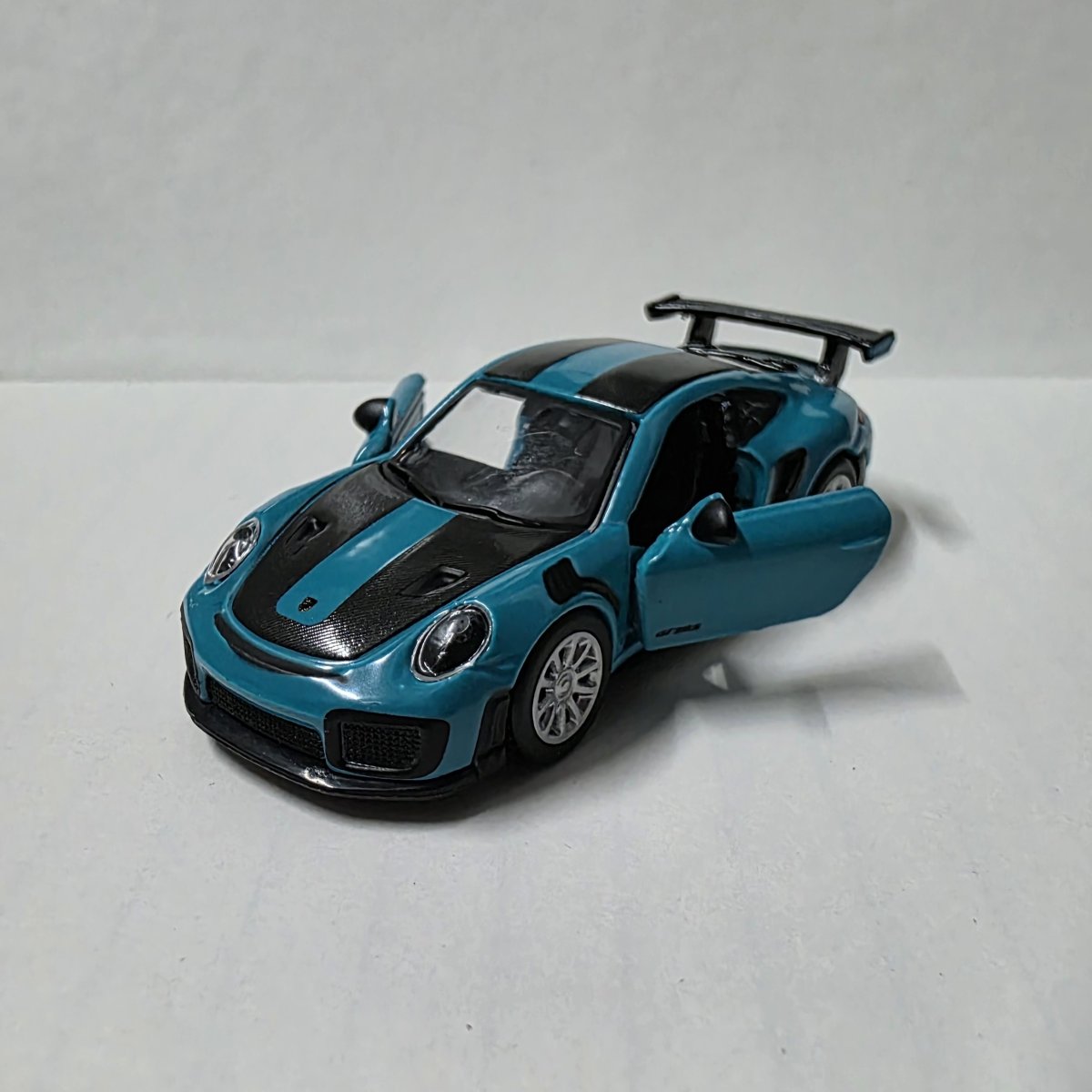 2022 Porsche 911 GT2 RS Blue: Image 4
