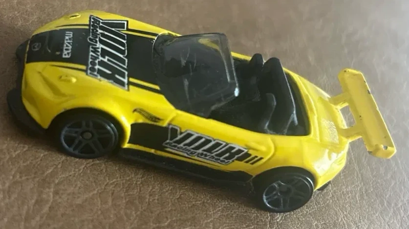2017 15 Mazda MX-5 Miata Yellow: Image 2