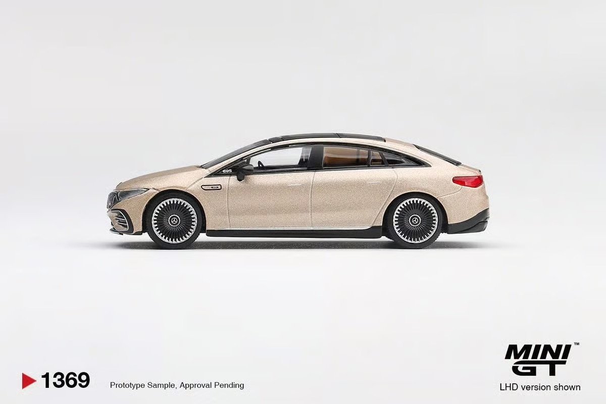 2026 Mercedes-AMG EQS 53 Gold: Image 2