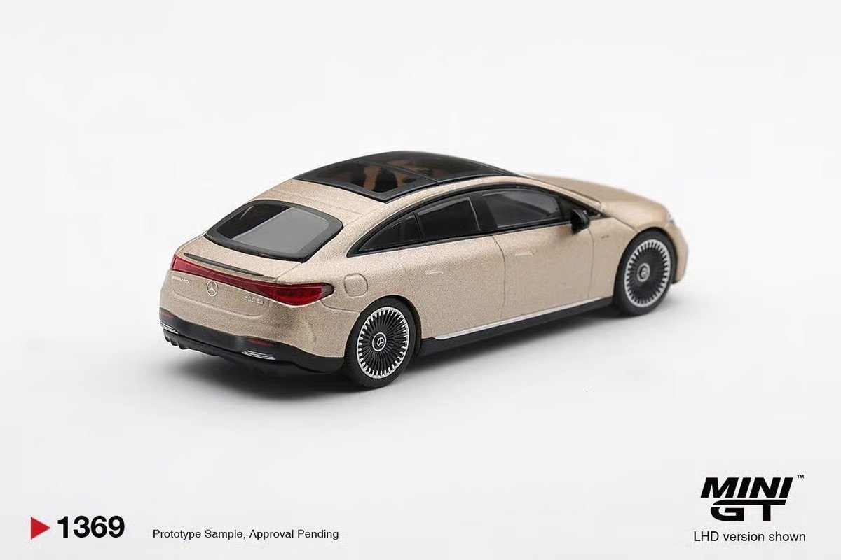 2026 Mercedes-AMG EQS 53 Gold: Image 3