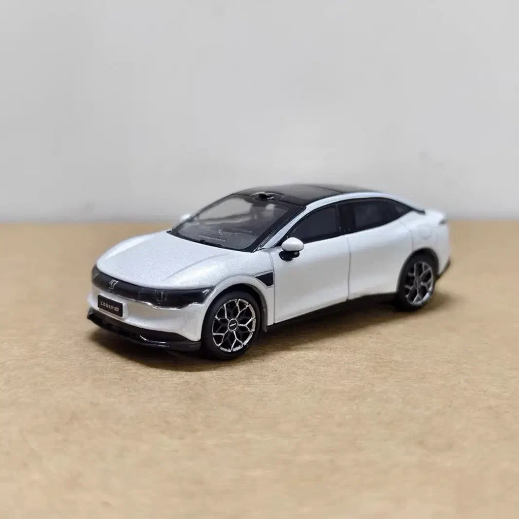 2026 Zeekr 007GT White: No Package: Image 2