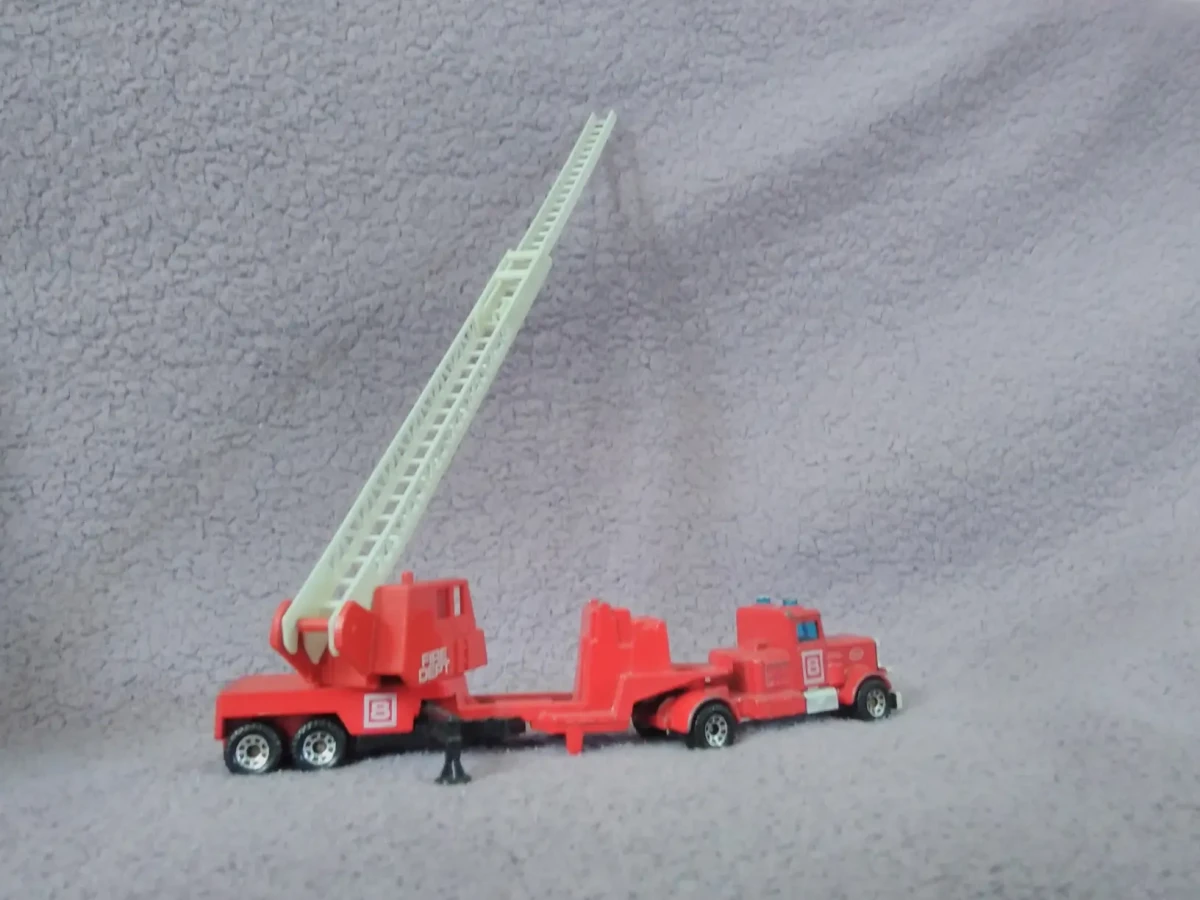 1985 Peterbilt Fire Engine Red: No Package: Image 2