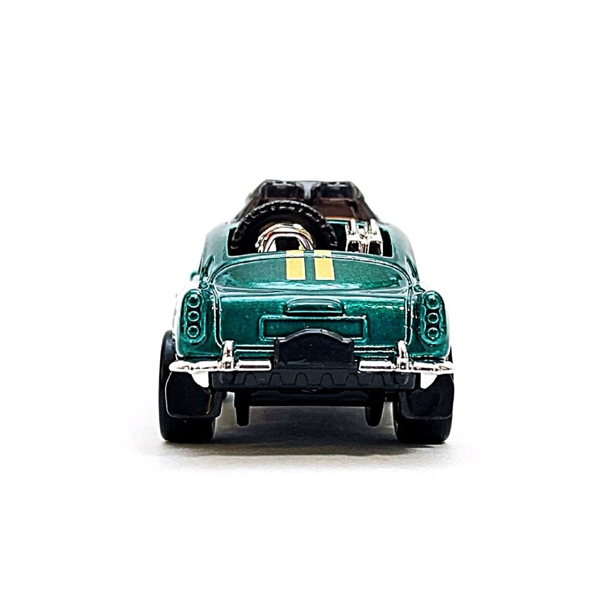 2027 Aston Martin DB5 Safari Edition Green: Image 7