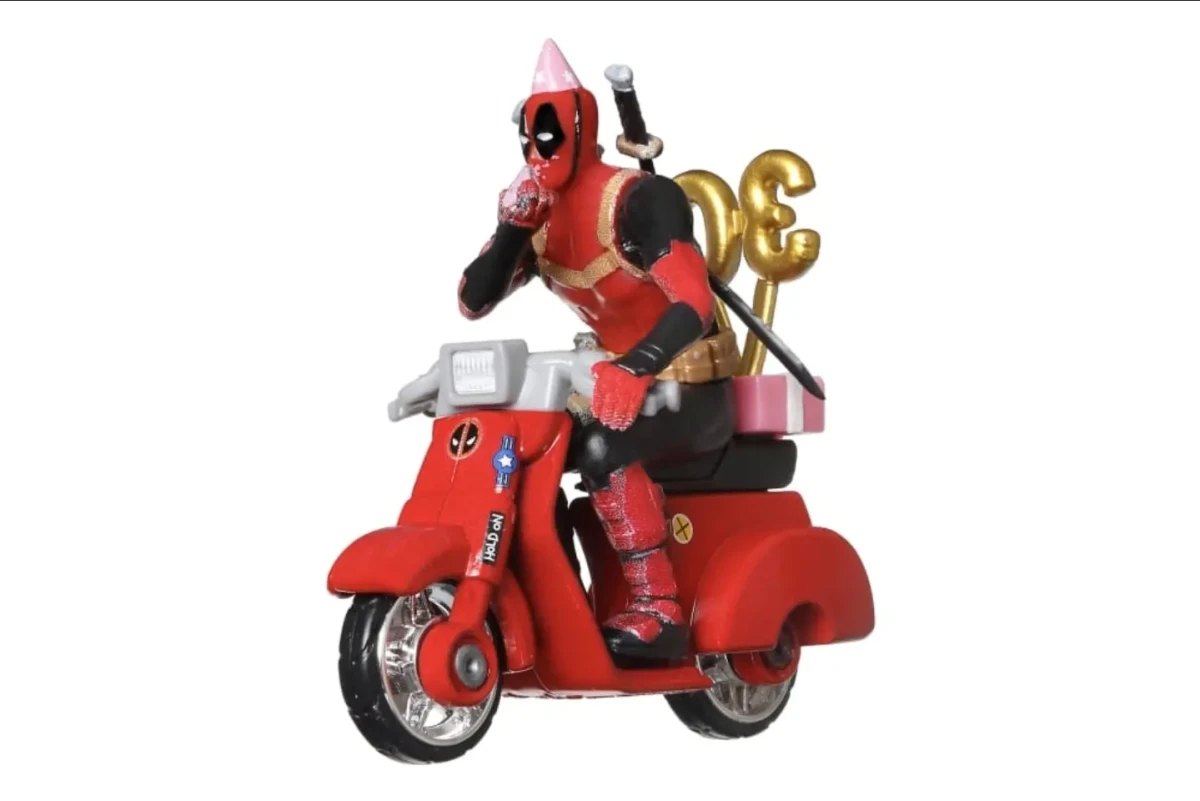 2021 Deadpool 30th Birthday Scooter Red: No Package: Image 3