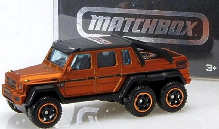 2017 Mercedes-Benz G63 AMG 6x6 Gold: Image 2