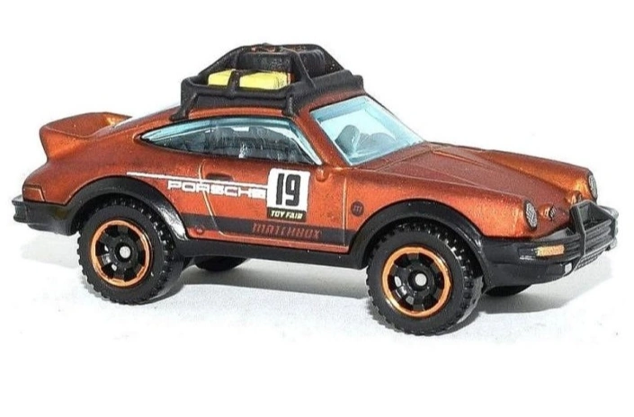 2019 1985 Porsche 911 Rally Gold: Image 2
