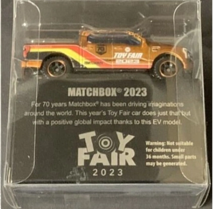 2023 2022 Ford F-150 Lightning Gold: Image 2