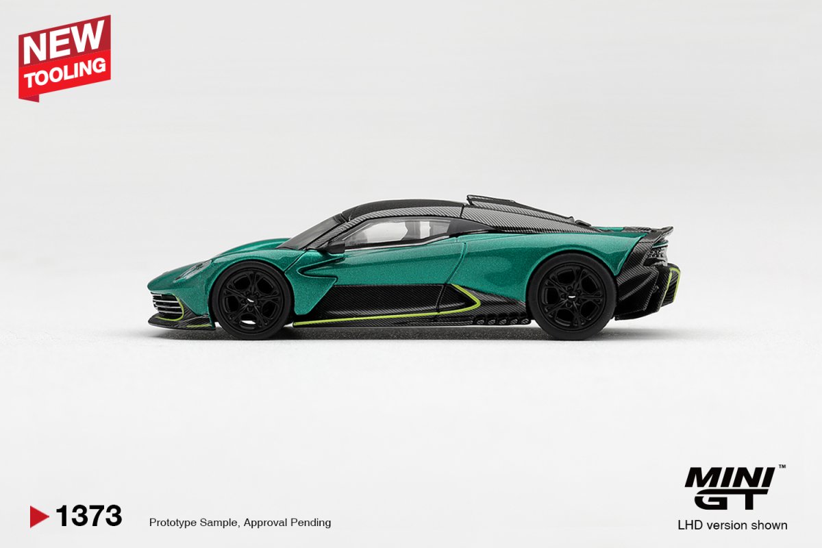 2026 Aston Martin Valhalla Podium Green Green: Image 2