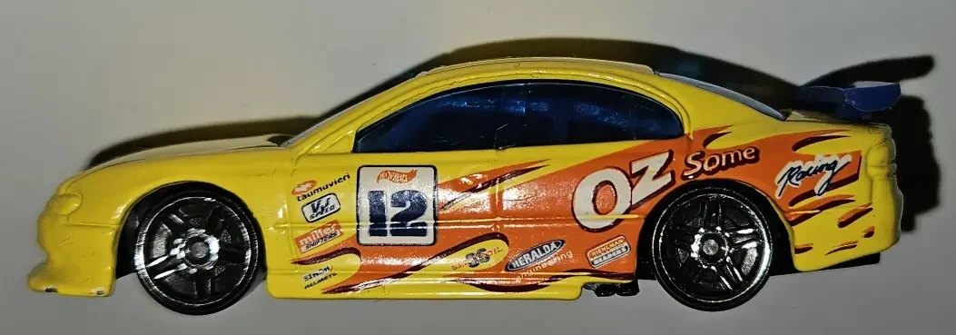 2001 SS COMMODORE (VT) Yellow: No Package: Image 2
