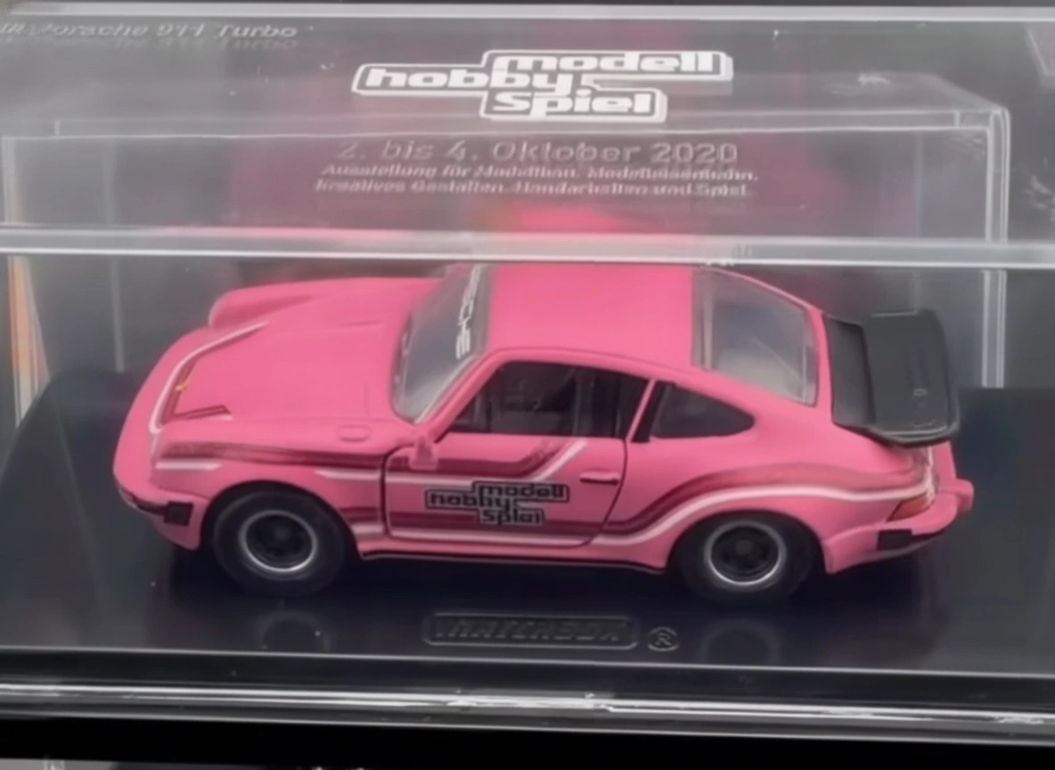 2020 80 Porsche 911 Turbo Pink: Image 3