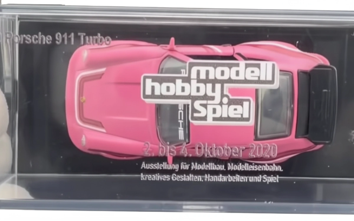 2020 80 Porsche 911 Turbo Pink: Image 2