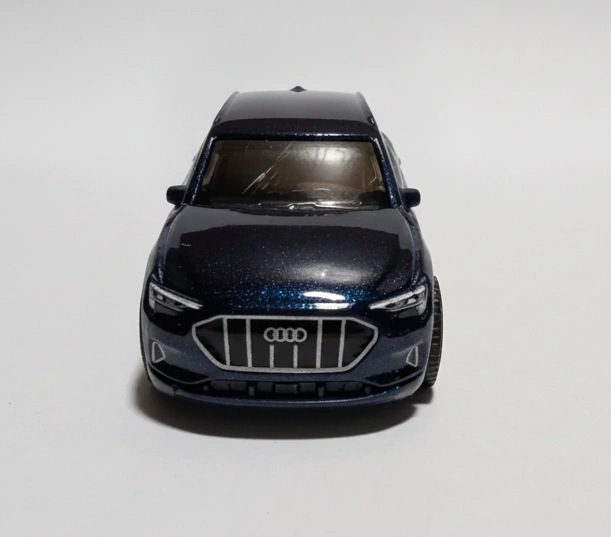 2026 Audi e-tron Blue: No Package: Image 3