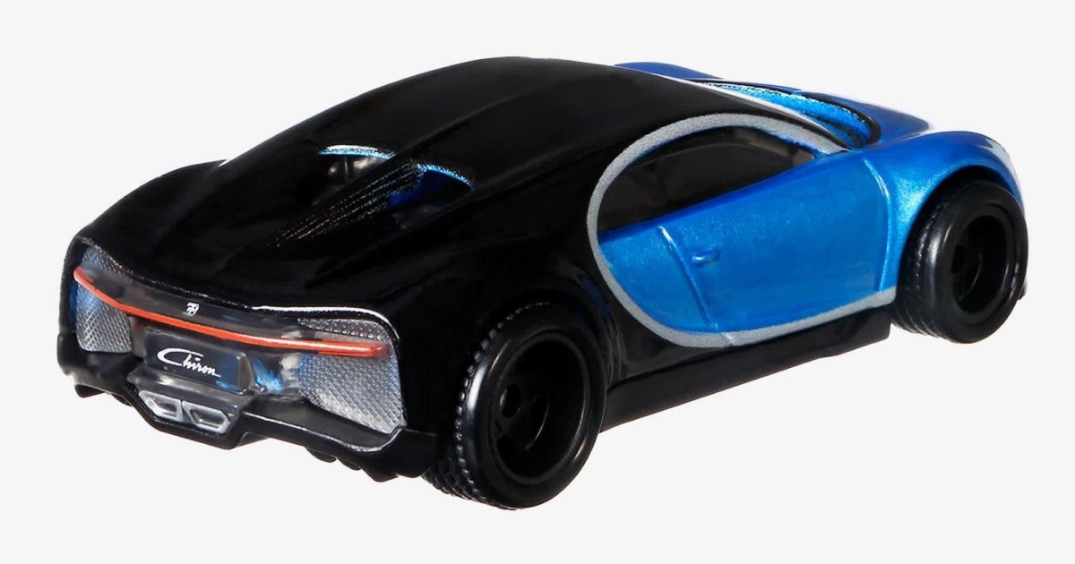2022 16 Bugatti Chiron Blue: Image 2