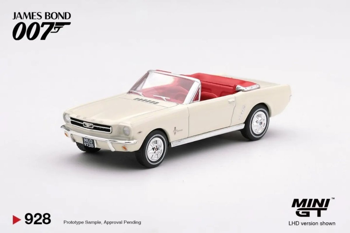 2026 Ford Mustang Convertible 1964 "Goldfinger" White: Image 2