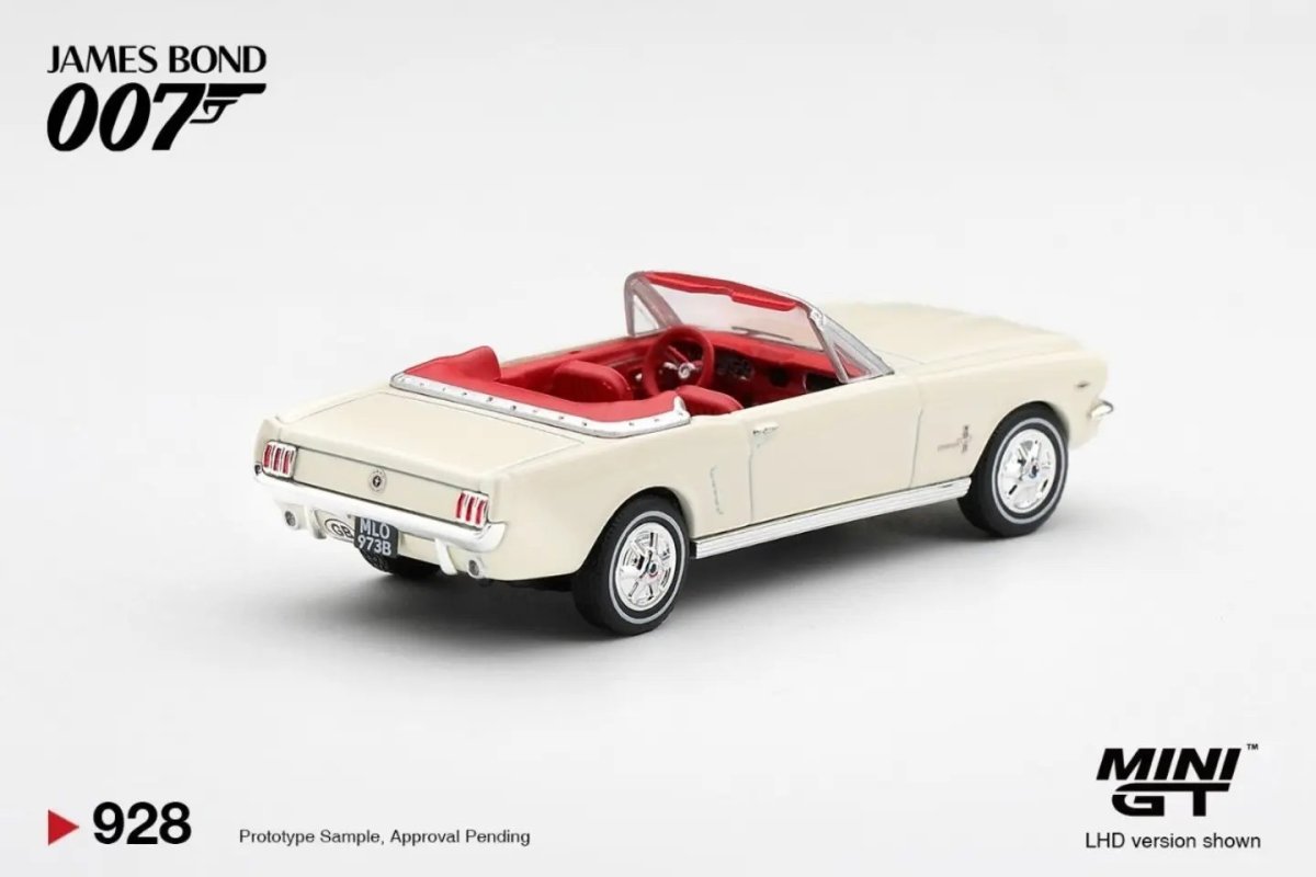 2026 Ford Mustang Convertible 1964 "Goldfinger" White: Image 4