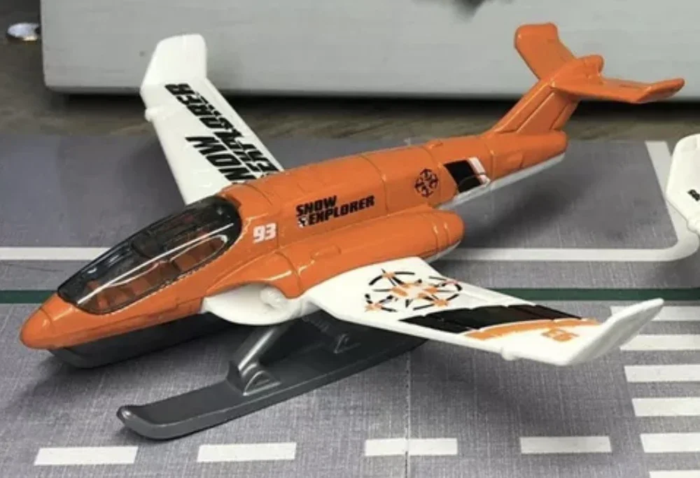 2017 Snow Explorer Orange: Image 2