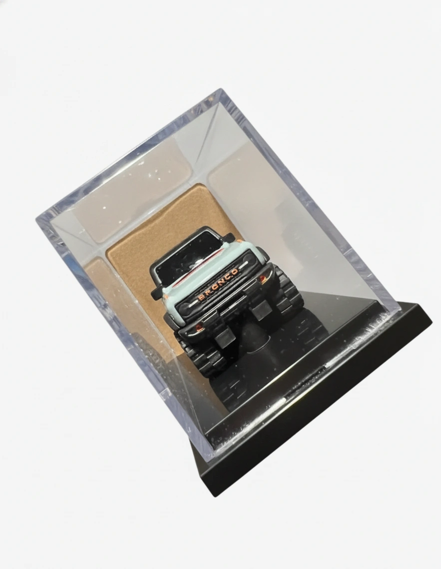 2021 21 Ford Bronco White: No Package: Image 2