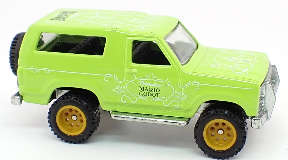 2026 85 Ford Bronco Green: No Package: Image 4