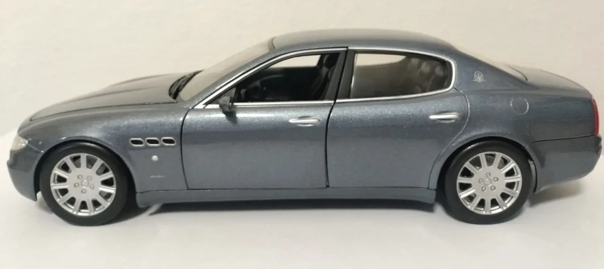 2004 Maserati Quattroporte Grey: No Package: Image 2