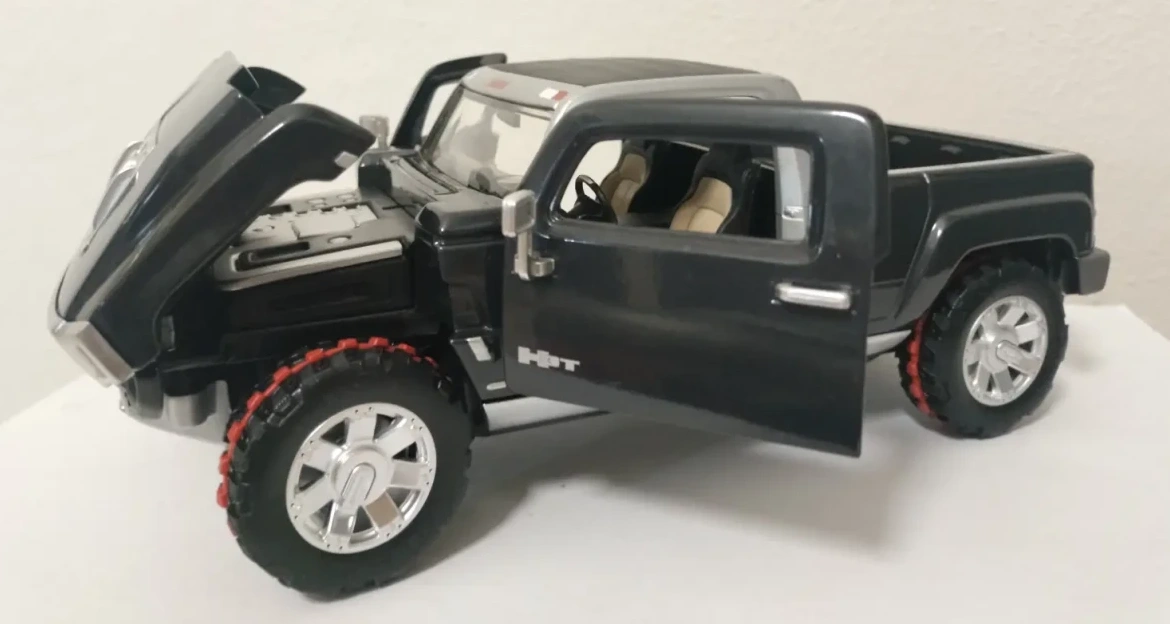 2003 Hummer H3T Concept Black: No Package: Image 5