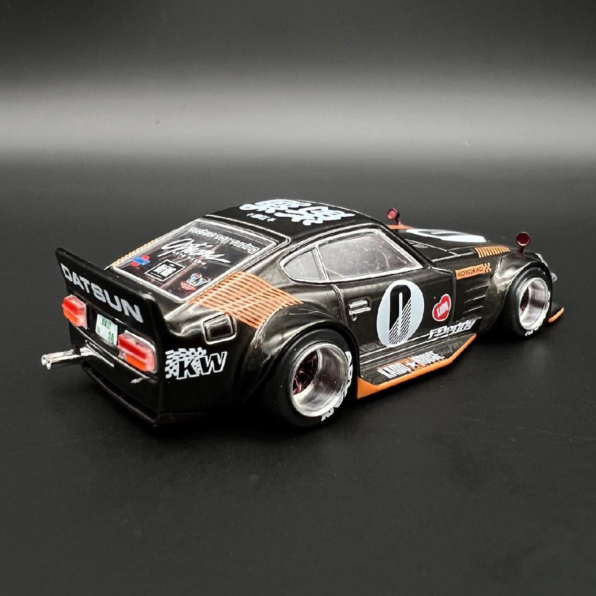 2022 Datsun KAIDO Fairlady Z Dark Red Black: Image 2