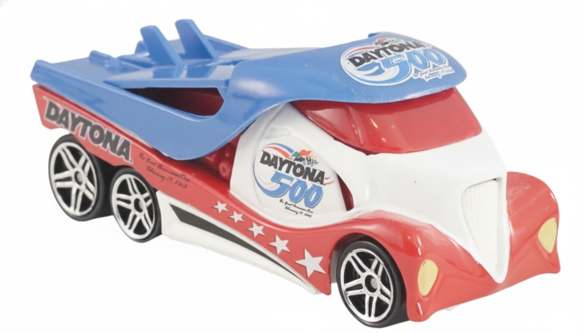 2002 Cabbin' Fever Daytona 500 White: Image 2