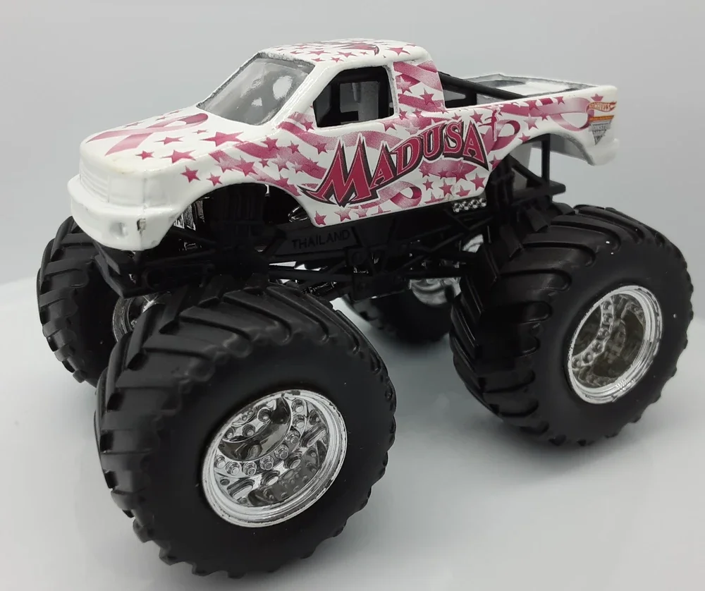 2011 Madusa White: Image 2