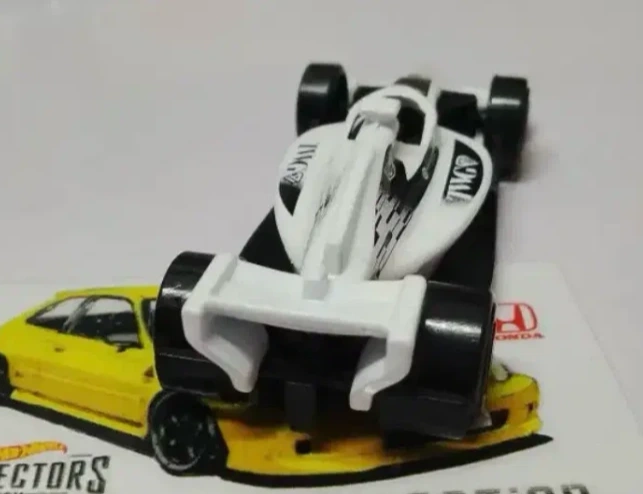 2027 Cadillac F1 Team White: No Package: Image 2