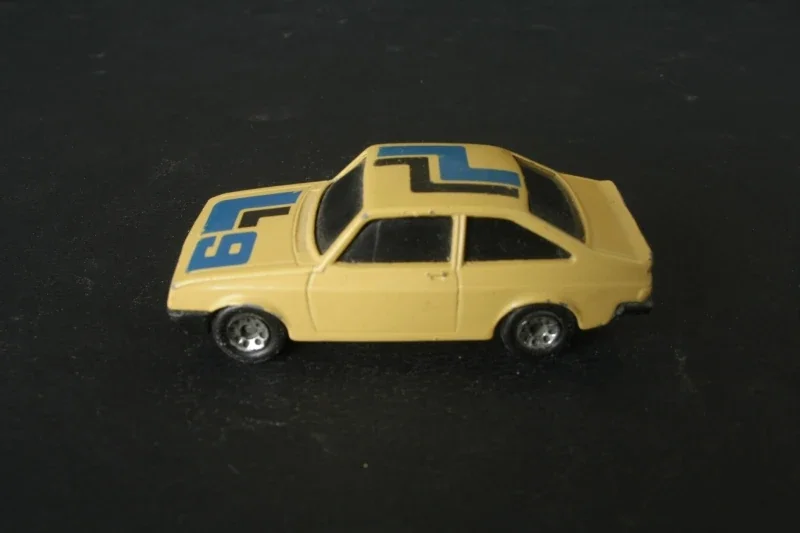 1986 Ford Escort RS2000 Yellow: Image 2