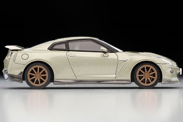 2024 Nissan GT-R Premium Edition T-spec 2024 model Olive: Image 4