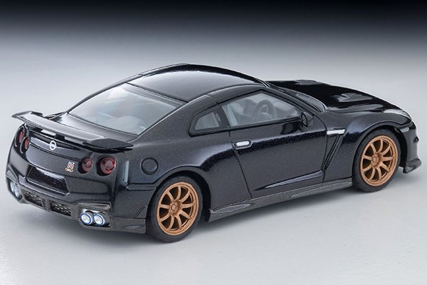 2026 Nissan GT-R 2025 model, Final Production Model Purple: Image 2