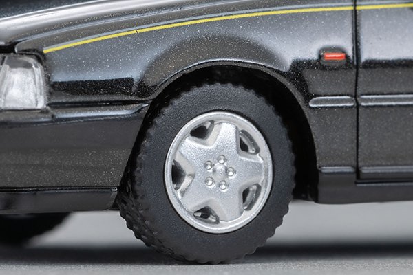 2026 Lancia Thema 8.32 Phase I Black: Image 7