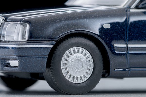 2026 Toyota Crown Sedan Super Deluxe Blue: Image 6