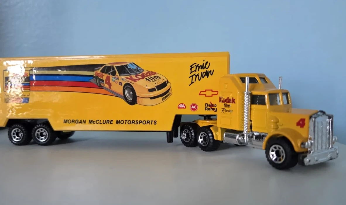 1991 Kenworth Aerodyne & Articulated Trailer "Box" Ernie Irvan Kodak #4 Yellow: No Package: Image 2