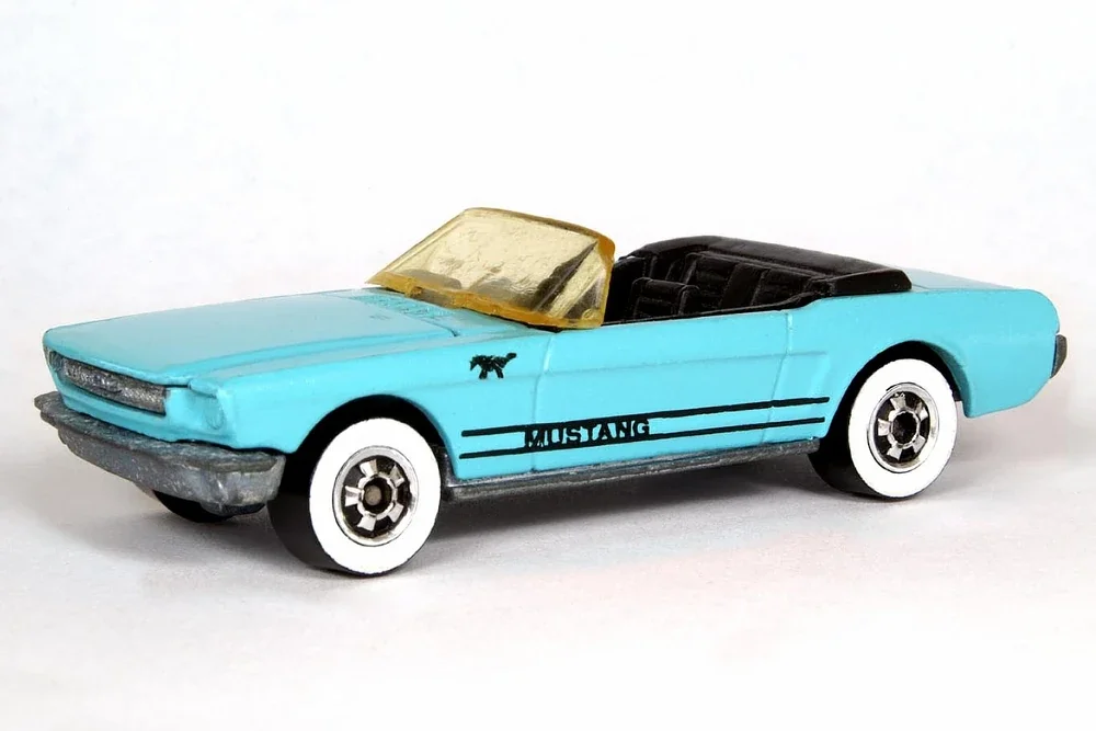 1987 65 Mustang Convertible Aqua: Image 2