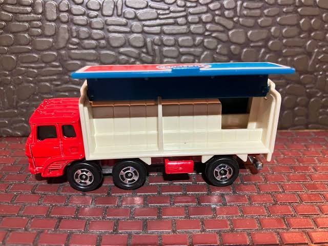 1978 Fuso Wing Roof Truck Red: Image 2
